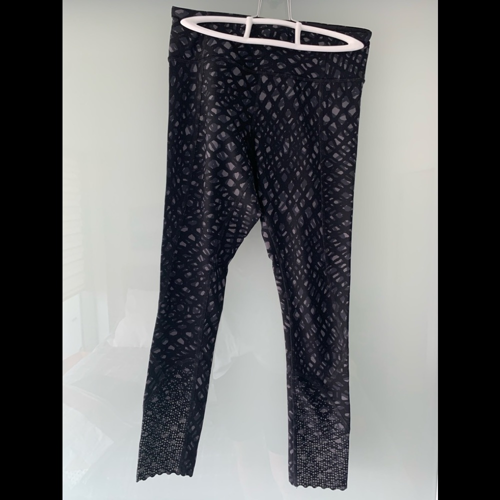 Lululemon NWT Black Wunder Under cropped  6